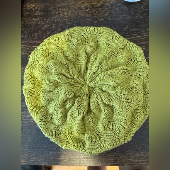 Green hat - Picture 1 of 2